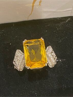 Source Unknown Yellow Crystal Cocktail Ring with Silver Accents